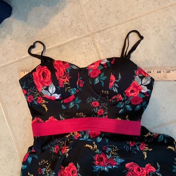 Size small floral mini dress with built-in bra and open back with straps - Picture 5 of 8